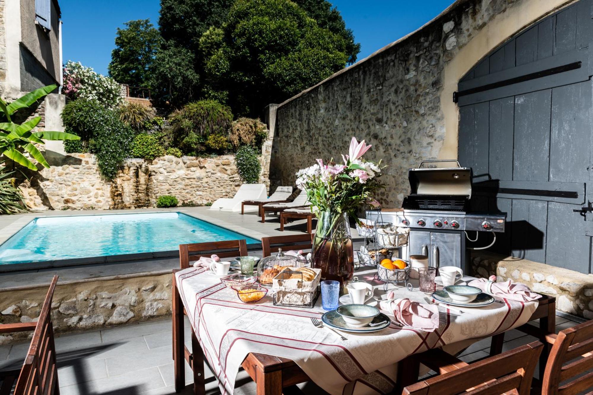 La Maison De Livia, Gite, Chambres Et Table D'Hotes, Entre Uzes Et Nimes Sauzet (Gard) Exterior photo